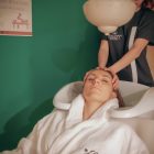 massaggio capelli shirodara